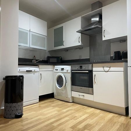 Entire Town Centre 2 Bedroom Apartment Very Close To Beach Bournemouth Exterior photo