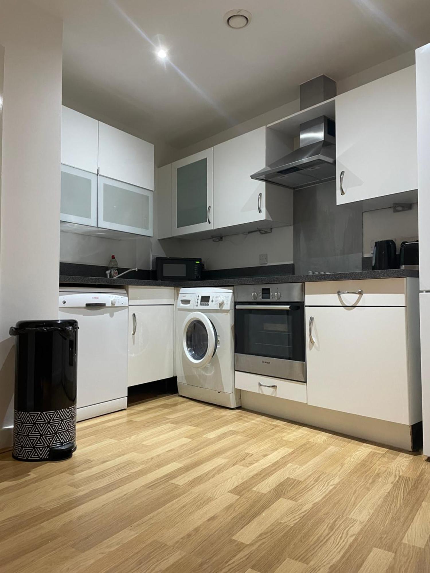 Entire Town Centre 2 Bedroom Apartment Very Close To Beach Bournemouth Exterior photo