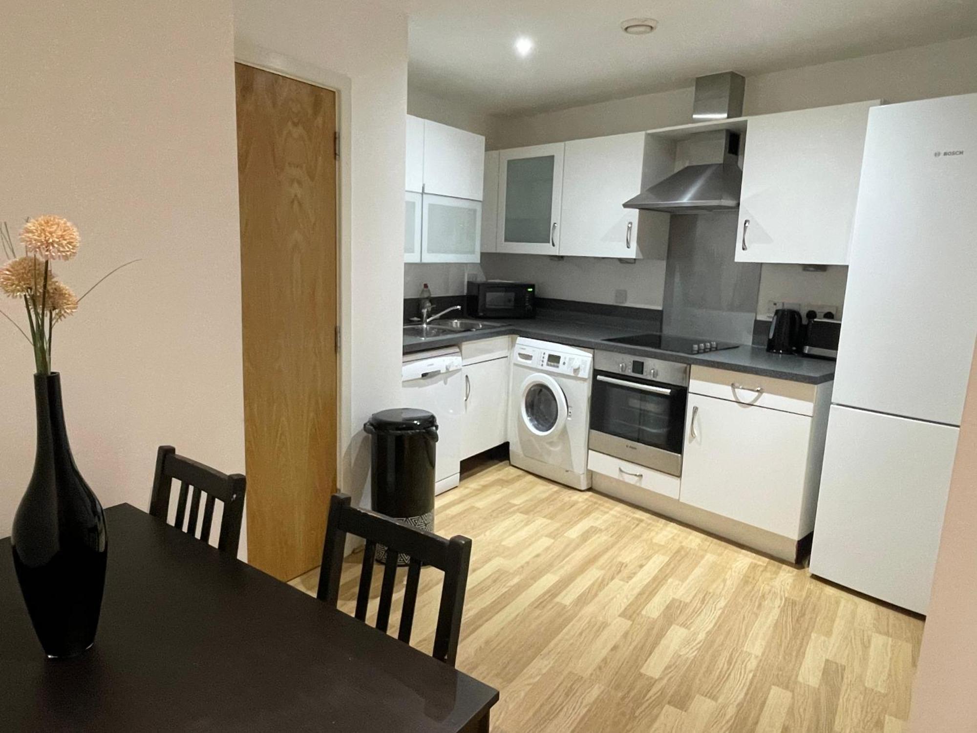 Entire Town Centre 2 Bedroom Apartment Very Close To Beach Bournemouth Exterior photo